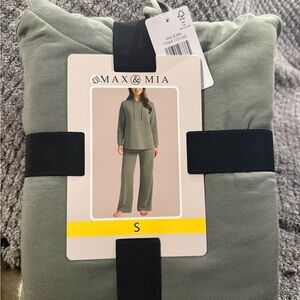 Size S Max & Mia Green Lounge Set